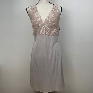Natori tan and beige sleepwear